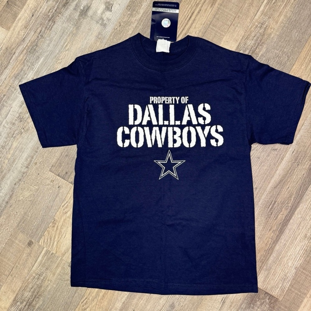 New Dallas Cowboys shirt size medium